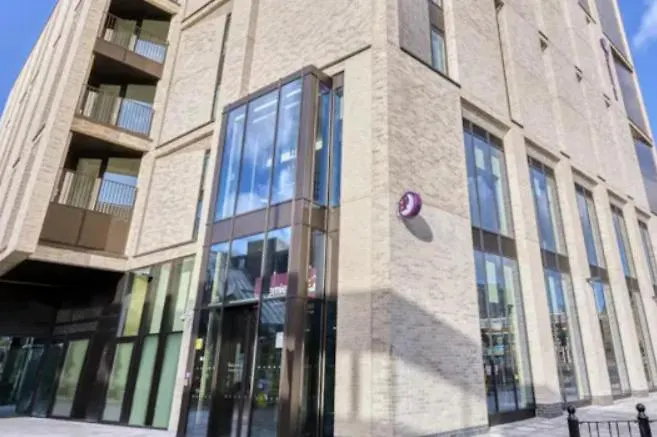 Ensuite Near Canary Wharf Metro Line 런던